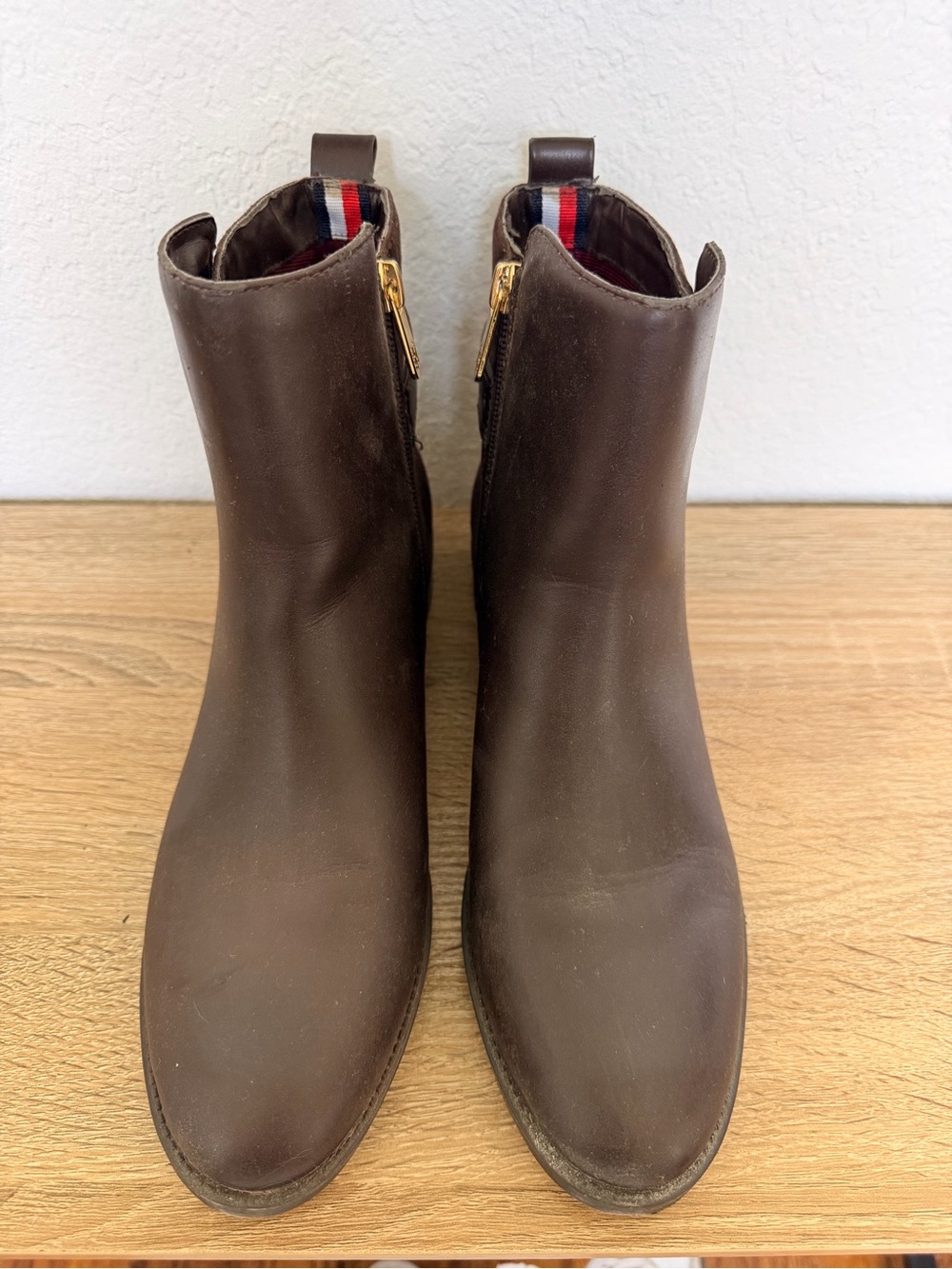 Tommy Hilfiger Brown Leather Ankle Boots with Gold Zipper ~ W 8.5